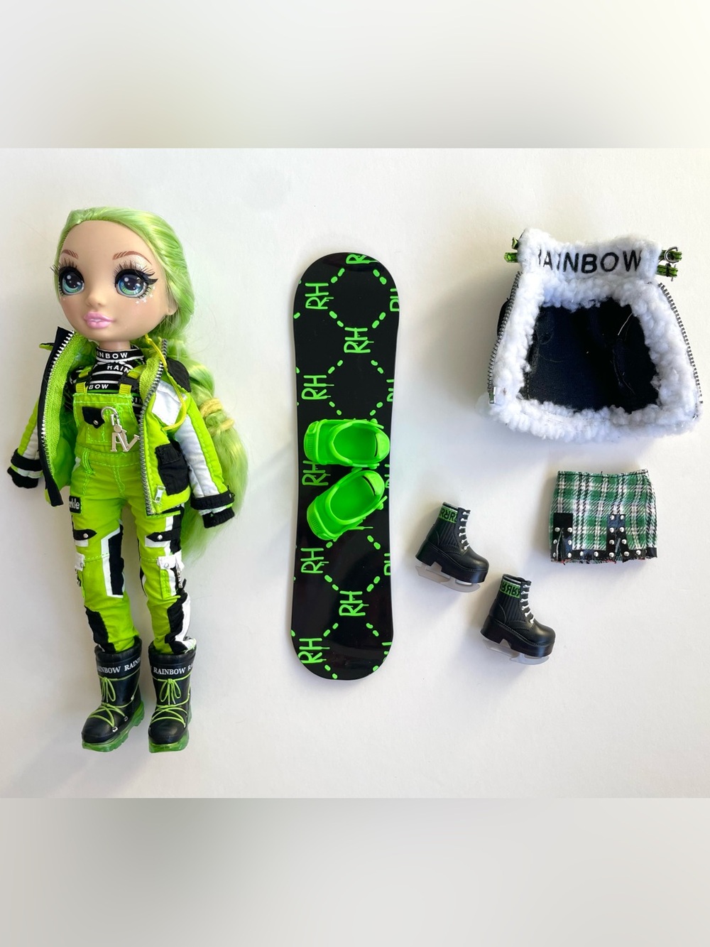 Rainbow High Winter Break Jade Hunter Doll with Accessories, EUC